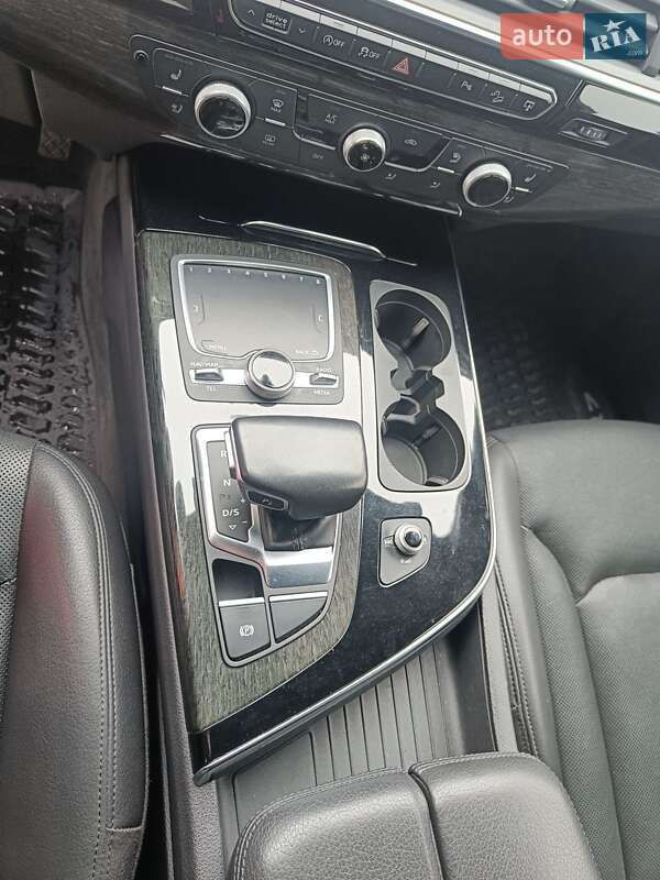 Внедорожник / Кроссовер Audi Q7 2017 в Дубно