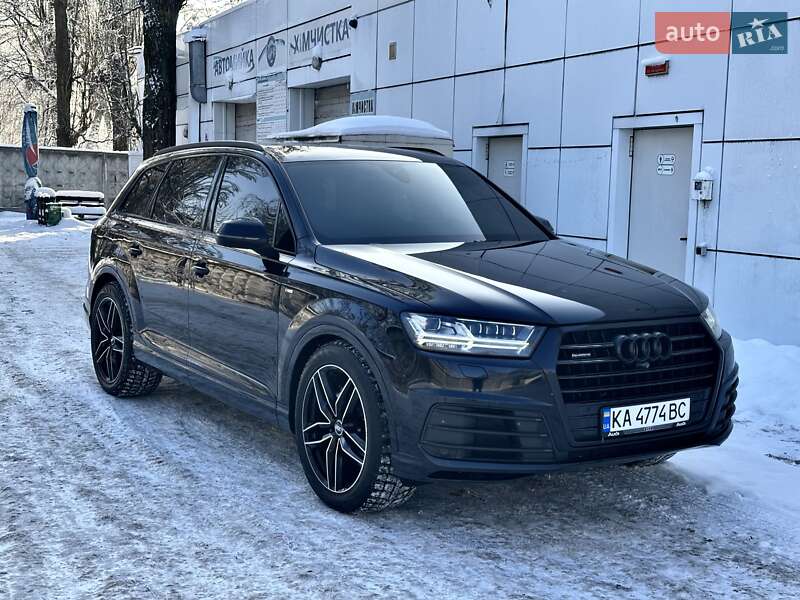 Внедорожник / Кроссовер Audi Q7 2017 в Киеве