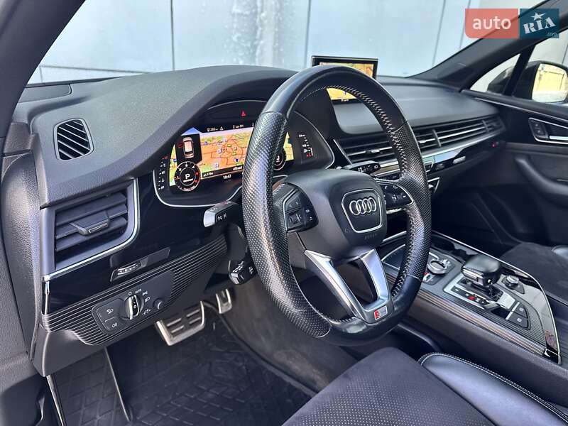Внедорожник / Кроссовер Audi Q7 2017 в Киеве