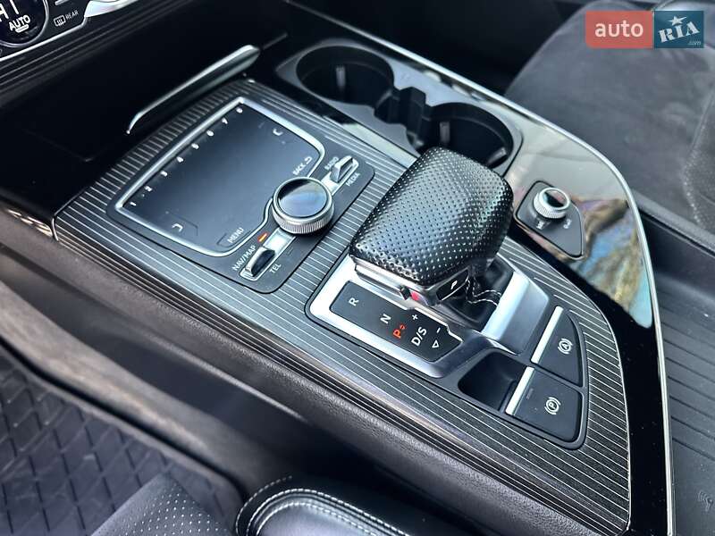 Внедорожник / Кроссовер Audi Q7 2017 в Киеве