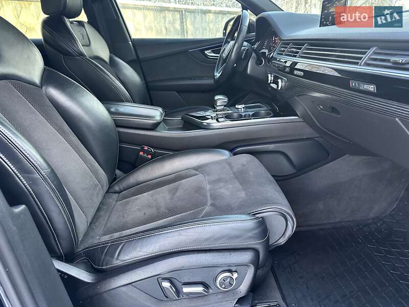 Внедорожник / Кроссовер Audi Q7 2017 в Киеве