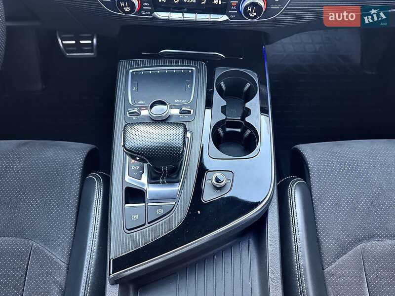 Внедорожник / Кроссовер Audi Q7 2017 в Киеве