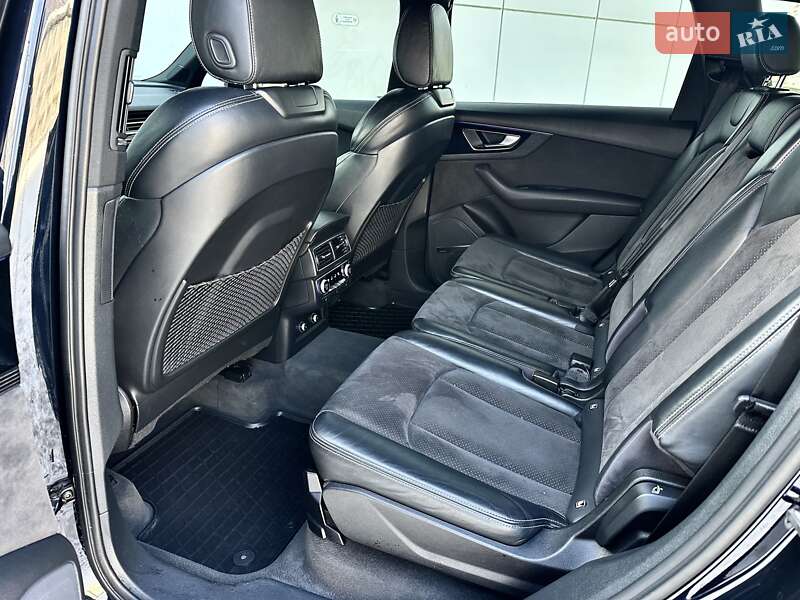 Внедорожник / Кроссовер Audi Q7 2017 в Киеве