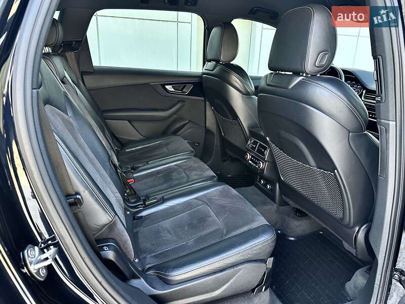 Внедорожник / Кроссовер Audi Q7 2017 в Киеве