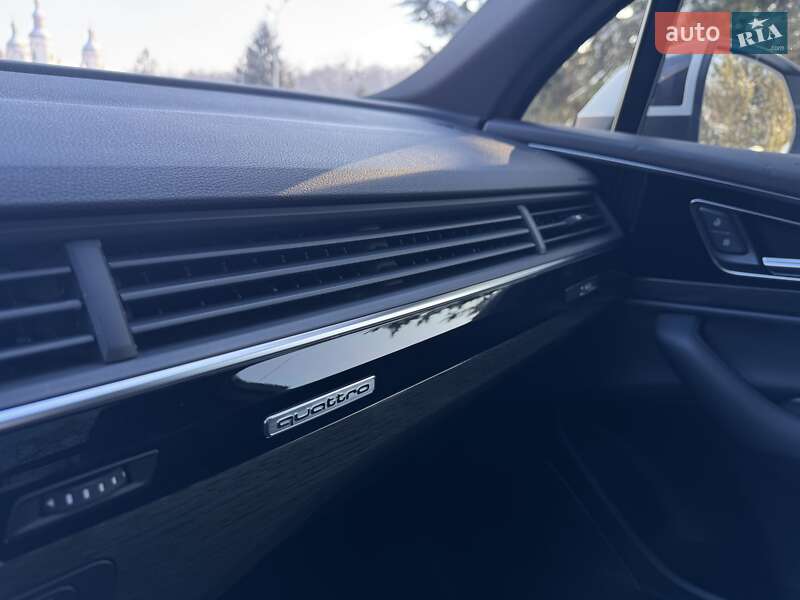 Внедорожник / Кроссовер Audi Q7 2017 в Черновцах