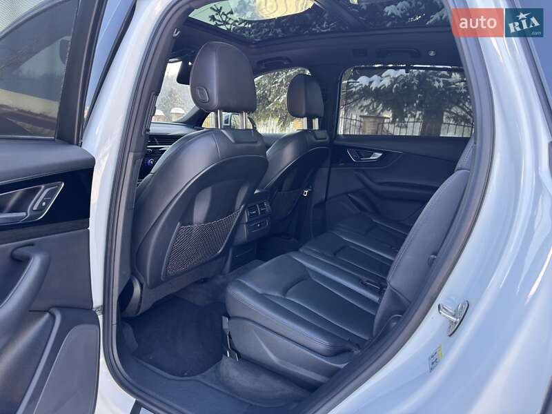 Внедорожник / Кроссовер Audi Q7 2017 в Черновцах