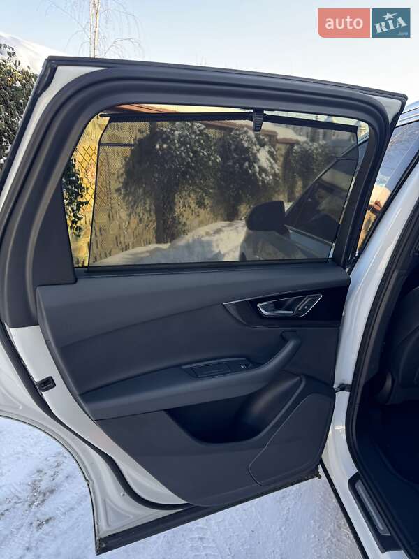 Внедорожник / Кроссовер Audi Q7 2017 в Черновцах