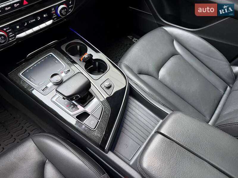 Внедорожник / Кроссовер Audi Q7 2016 в Киеве