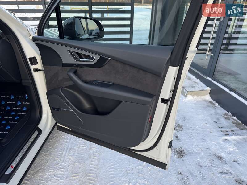 Внедорожник / Кроссовер Audi Q7 2017 в Ровно