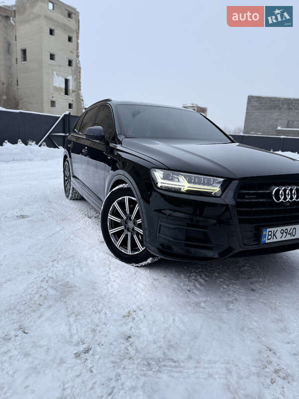 Внедорожник / Кроссовер Audi Q7 2017 в Дубно