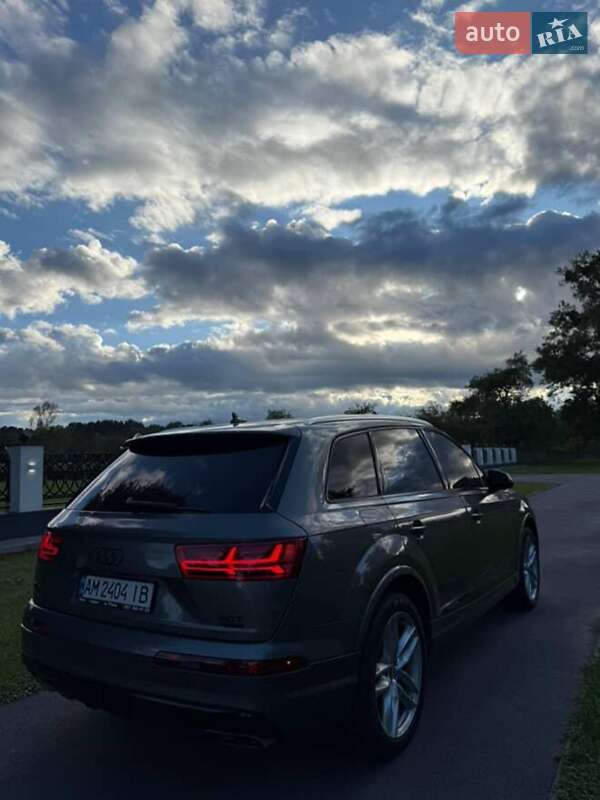 Внедорожник / Кроссовер Audi Q7 2016 в Звягеле
