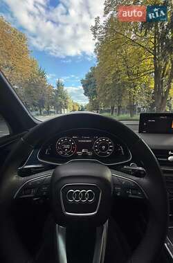 Внедорожник / Кроссовер Audi Q7 2016 в Звягеле