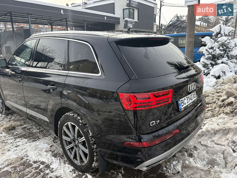 Внедорожник / Кроссовер Audi Q7 2017 в Новояворовске