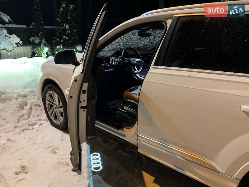 Позашляховик / Кросовер Audi Q7 2023 в Рівному
