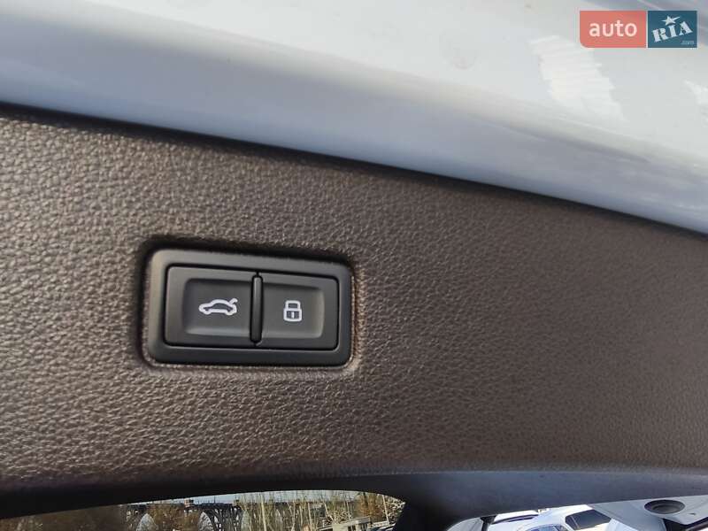 Позашляховик / Кросовер Audi Q7 2018 в Дніпрі