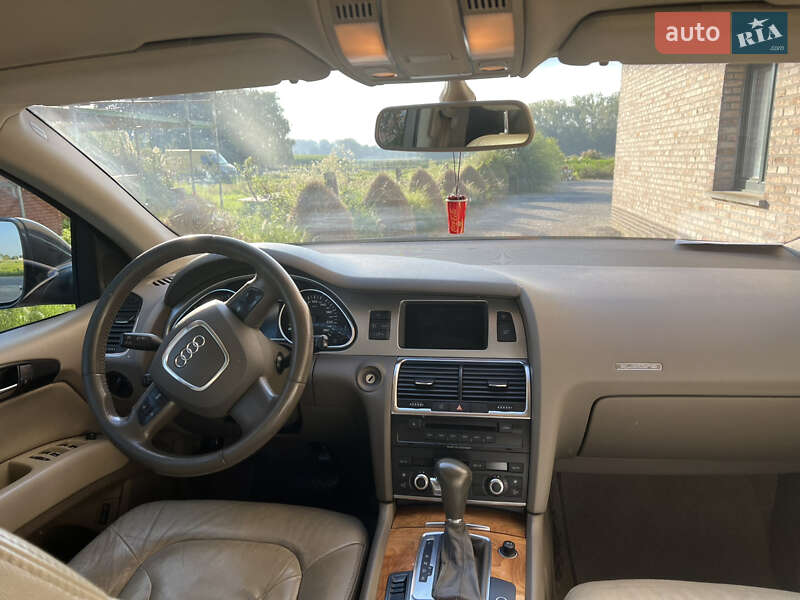 Внедорожник / Кроссовер Audi Q7 2006 в Черновцах