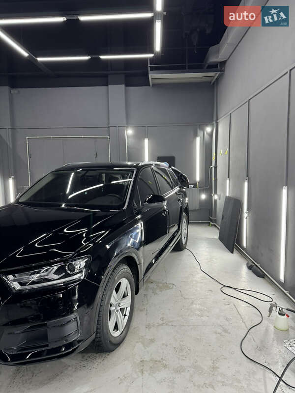 Внедорожник / Кроссовер Audi Q7 2017 в Ирпене