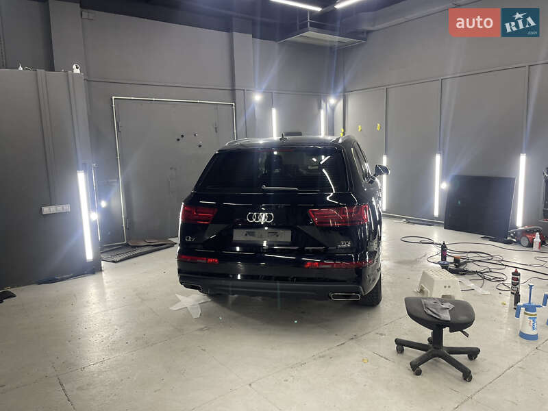 Внедорожник / Кроссовер Audi Q7 2017 в Ирпене