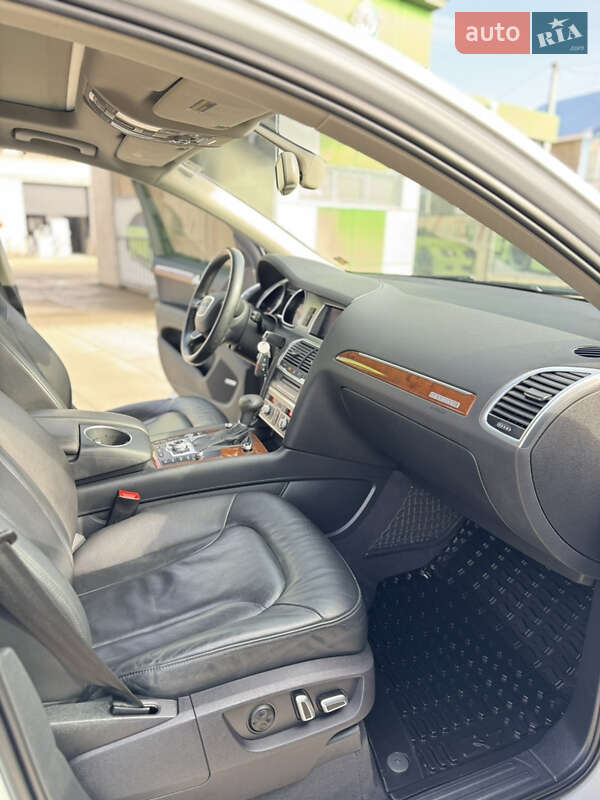 Позашляховик / Кросовер Audi Q7 2015 в Хусті