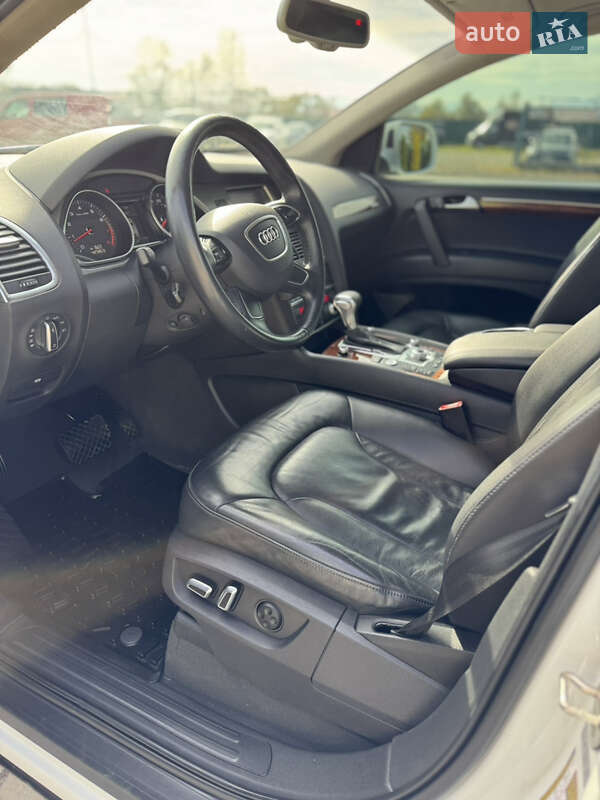 Позашляховик / Кросовер Audi Q7 2015 в Хусті