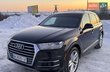 Позашляховик / Кросовер Audi Q7 2017 в Рівному
