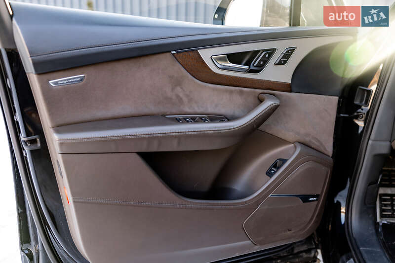 Внедорожник / Кроссовер Audi Q7 2016 в Житомире