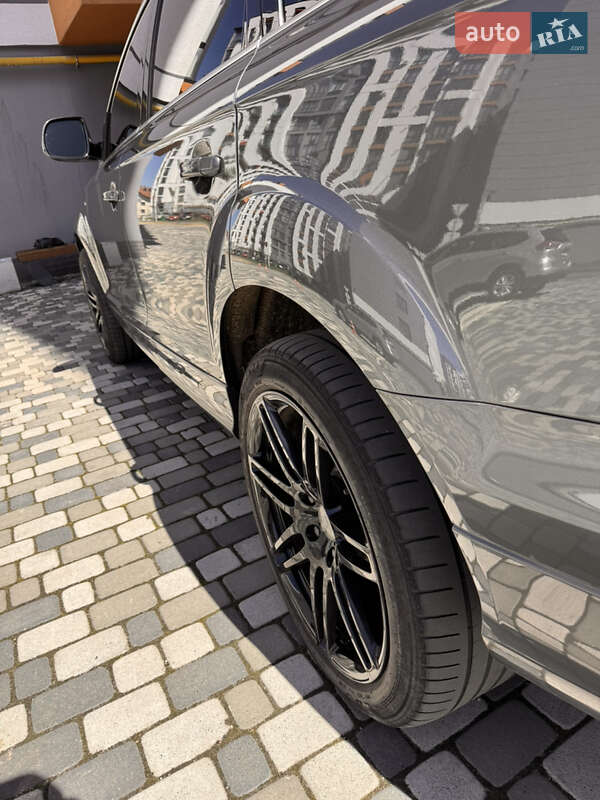 Внедорожник / Кроссовер Audi Q7 2013 в Черновцах