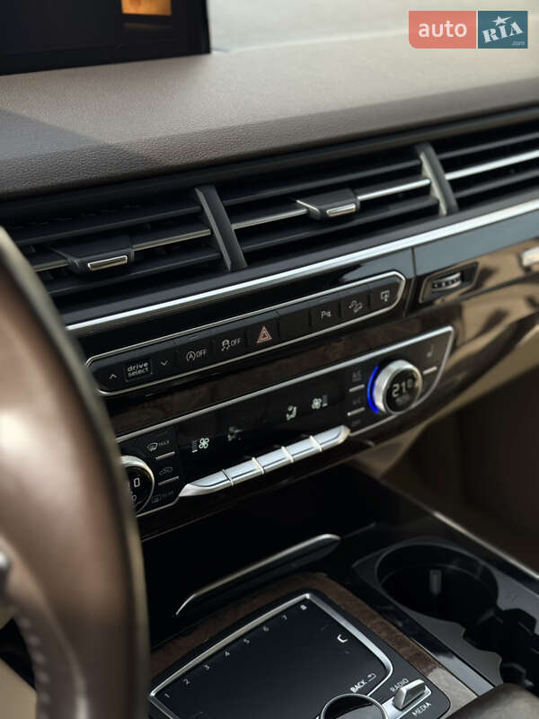 Внедорожник / Кроссовер Audi Q7 2016 в Киеве