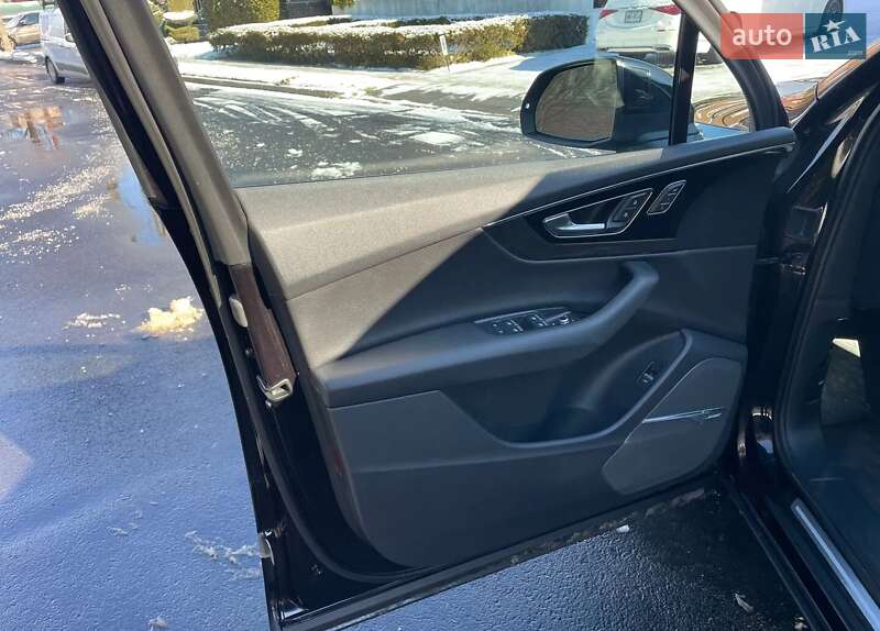 Внедорожник / Кроссовер Audi Q7 2018 в Ровно