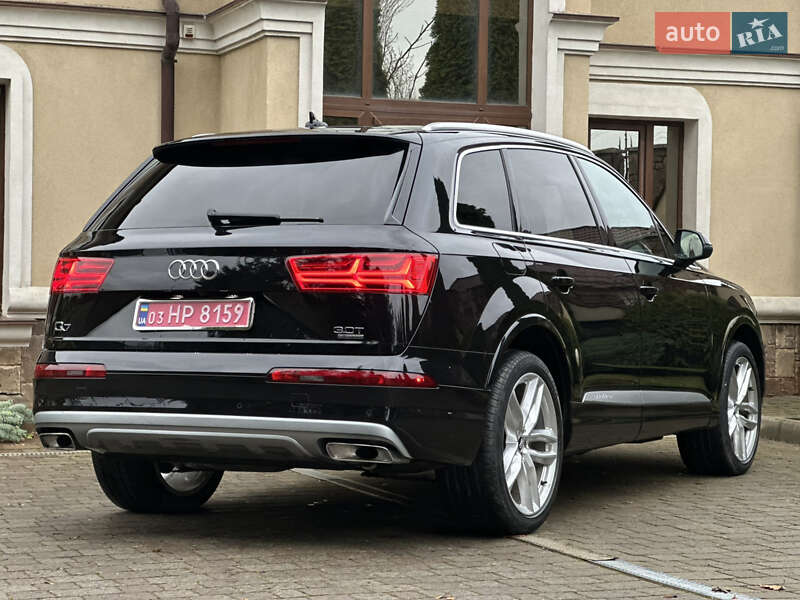 Внедорожник / Кроссовер Audi Q7 2017 в Сарнах