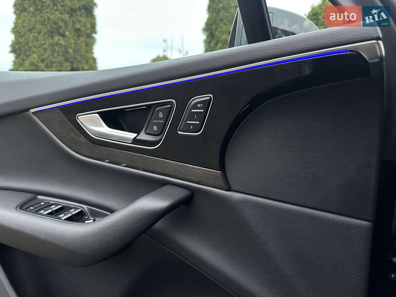 Внедорожник / Кроссовер Audi Q7 2017 в Сарнах