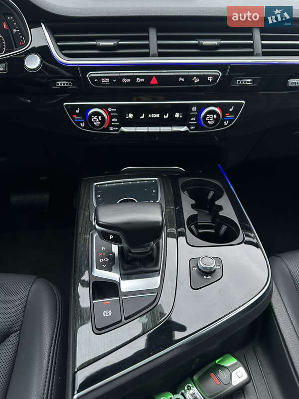 Внедорожник / Кроссовер Audi Q7 2017 в Сарнах