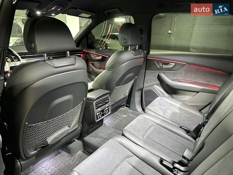 Позашляховик / Кросовер Audi Q7 2025 в Дніпрі