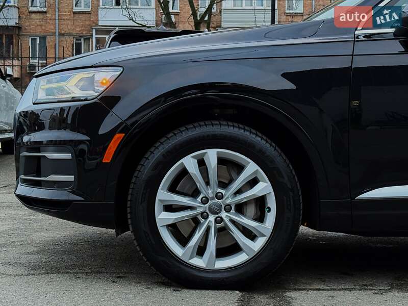 Позашляховик / Кросовер Audi Q7 2018 в Києві