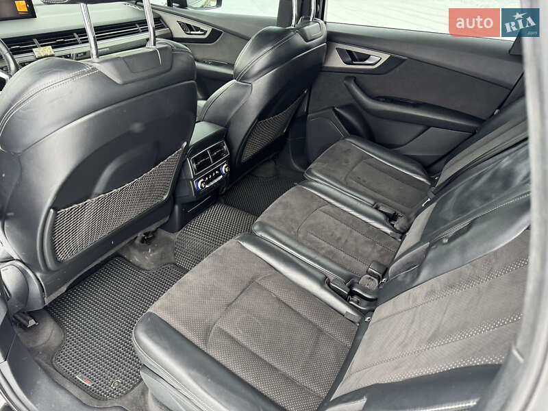 Позашляховик / Кросовер Audi Q7 2016 в Костопілі