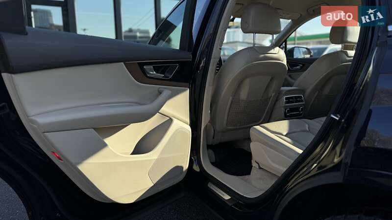 Позашляховик / Кросовер Audi Q7 2016 в Києві фото 16 Позашляховик / Кросовер Audi Q7 2016 в Києві