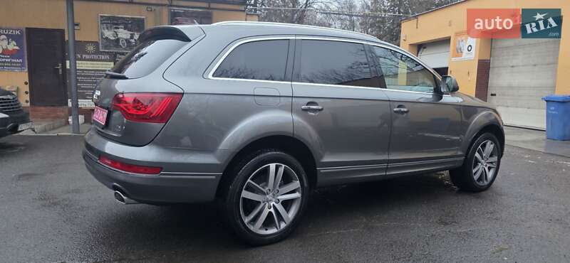 Позашляховик / Кросовер Audi Q7 2015 в Ужгороді