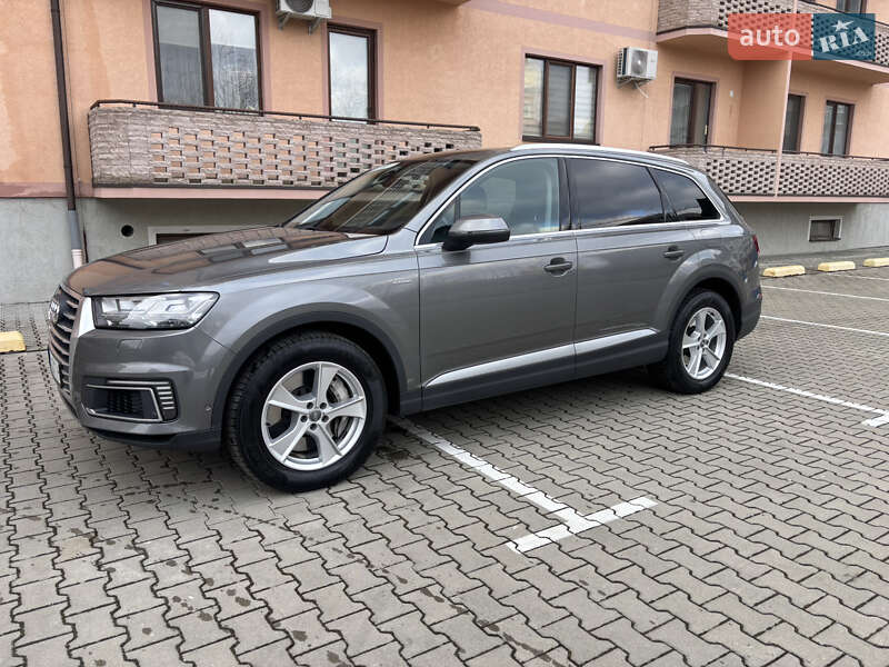 Позашляховик / Кросовер Audi Q7 2016 в Ужгороді