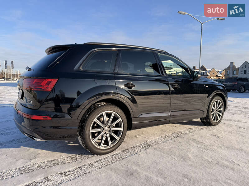 Позашляховик / Кросовер Audi Q7 2016 в Києві