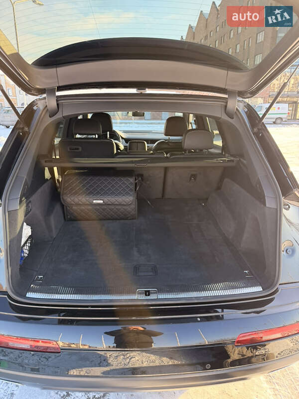 Позашляховик / Кросовер Audi Q7 2016 в Києві