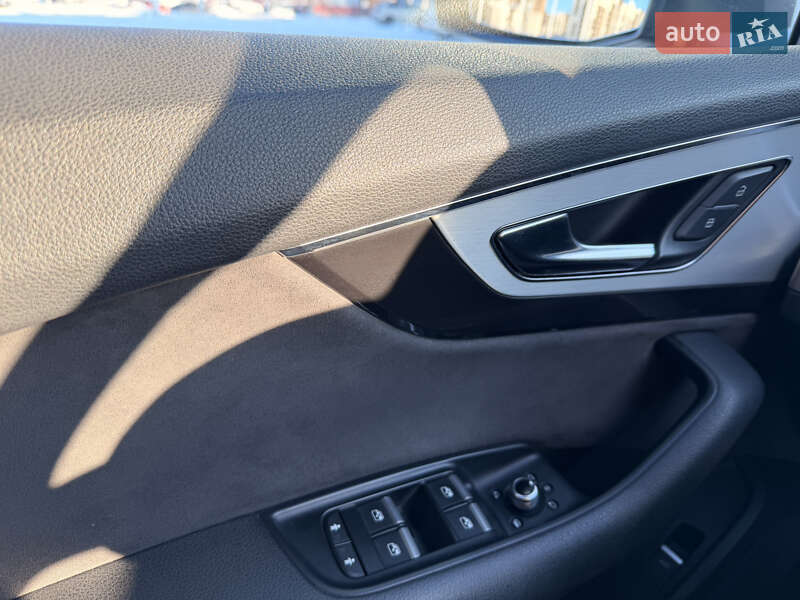 Позашляховик / Кросовер Audi Q7 2016 в Києві
