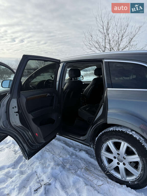 Позашляховик / Кросовер Audi Q7 2010 в Тлумачі