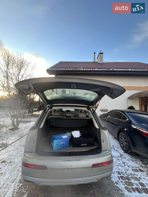 Позашляховик / Кросовер Audi Q7 2016 в Дніпрі