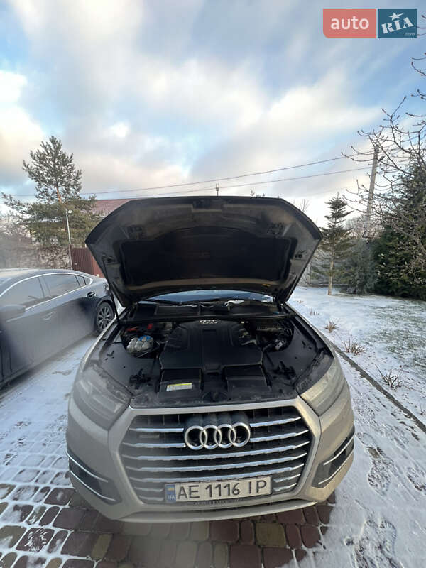 Позашляховик / Кросовер Audi Q7 2016 в Дніпрі