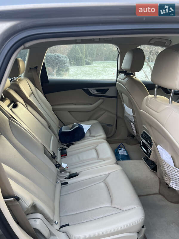 Позашляховик / Кросовер Audi Q7 2016 в Дніпрі