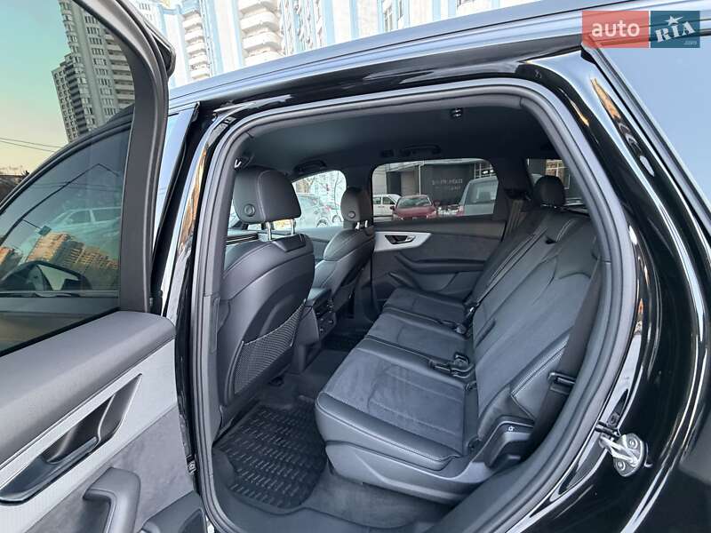 Внедорожник / Кроссовер Audi Q7 2025 в Киеве