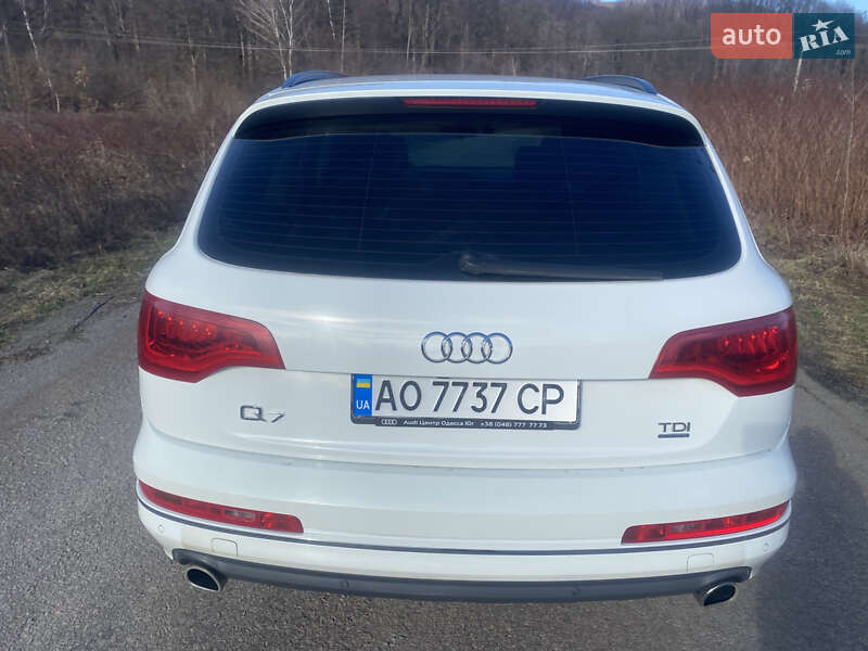 Позашляховик / Кросовер Audi Q7 2015 в Мукачевому