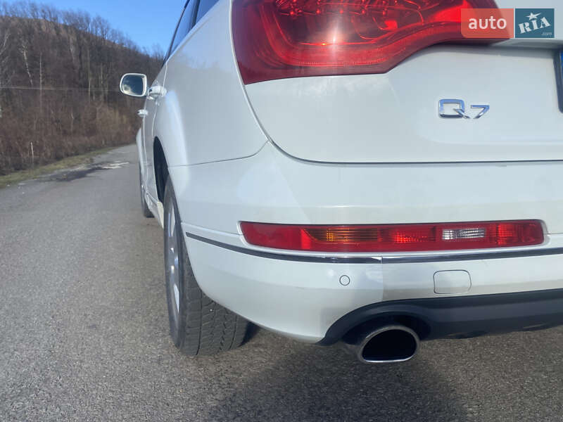 Позашляховик / Кросовер Audi Q7 2015 в Мукачевому