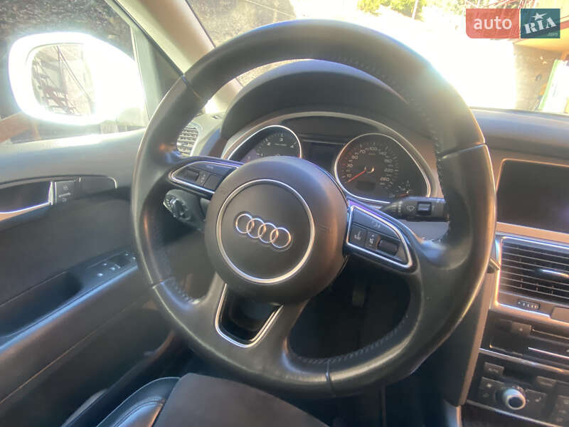 Позашляховик / Кросовер Audi Q7 2015 в Мукачевому