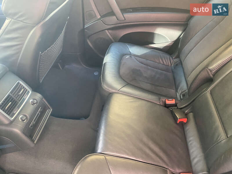 Позашляховик / Кросовер Audi Q7 2015 в Мукачевому